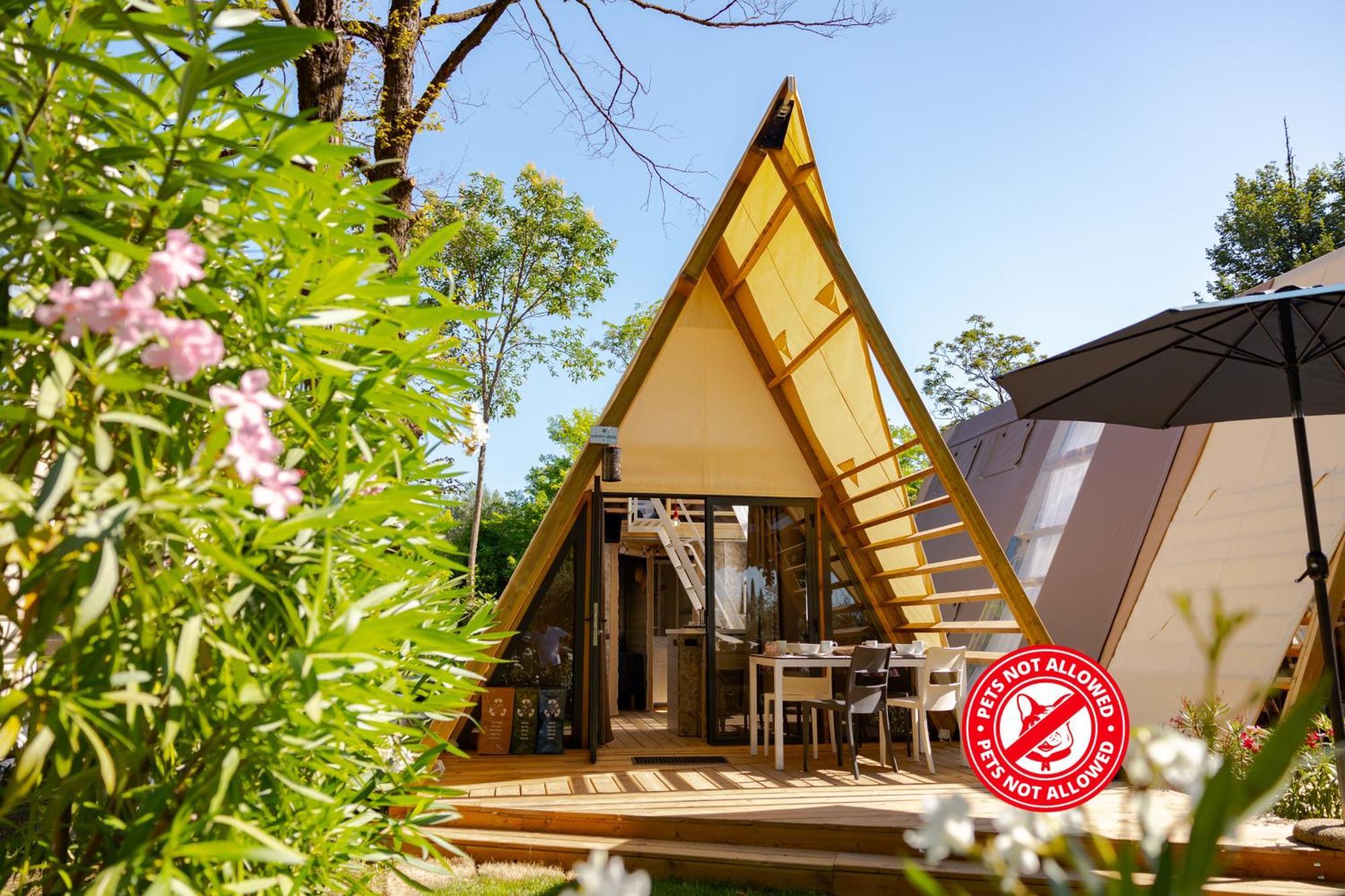Campeggio Europa Silvella Сан-Феліче-дель-Бенако Екстер'єр фото A frame tent