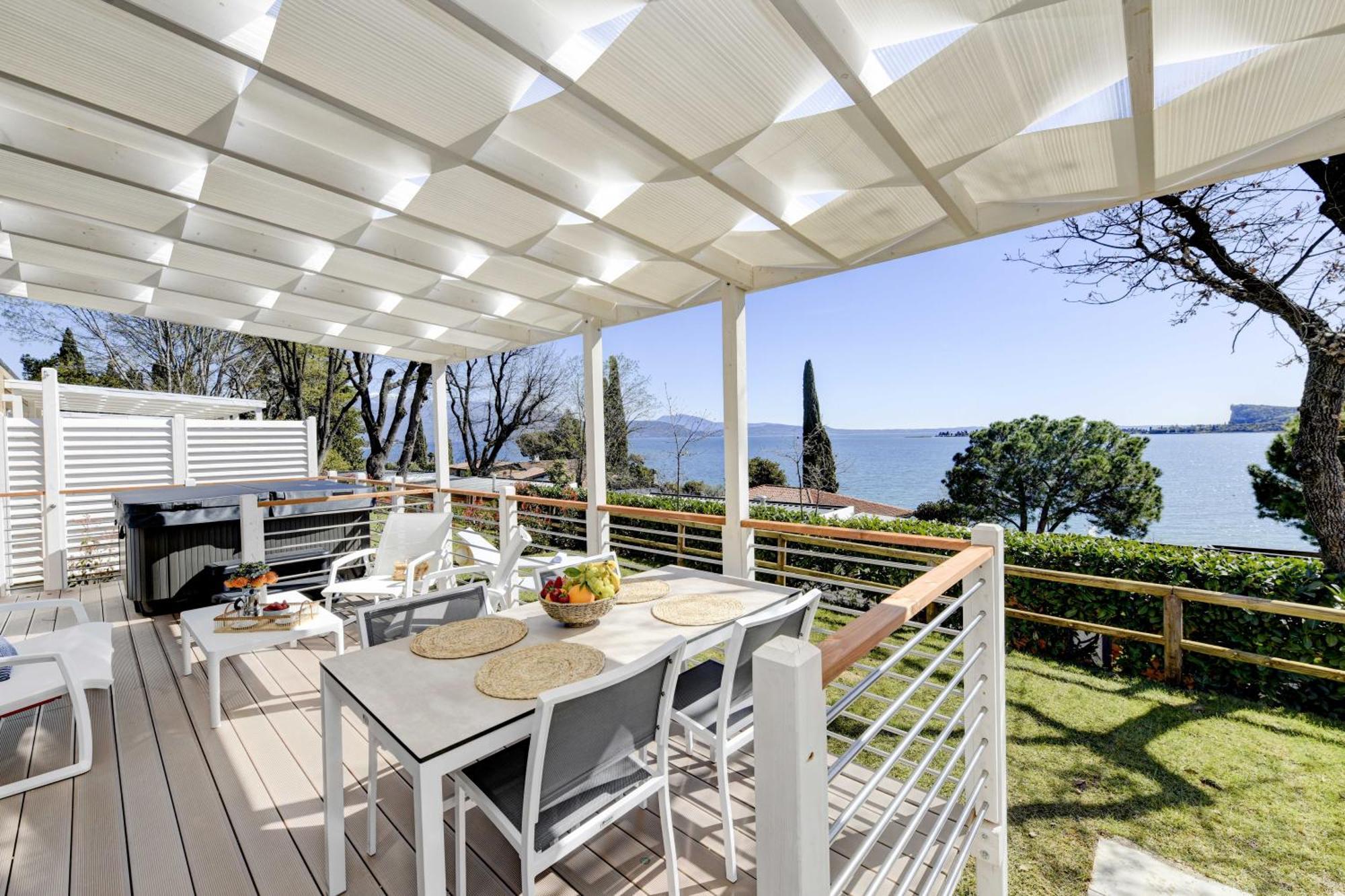 Campeggio Europa Silvella Сан-Феліче-дель-Бенако Екстер'єр фото Pergola with retractable roof